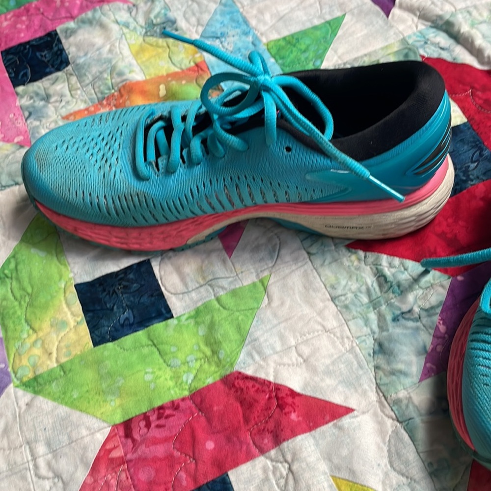 ASICS - Picture 3 of 3
